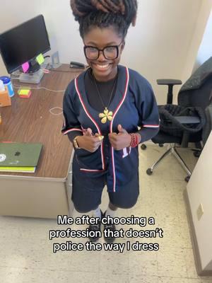 I love this angle! Did I tell y’all I love my job? #teachersoftiktok #blackteachersontiktok #blackgirlglasses #OOTD #4chair 