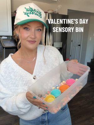 a little Valentine’s Day sensory 💜 #toddleractivities #momlife#mom#funmom#diymom#craftymom #sensorybin #momcraft#diycraft #kidcrafts#diykidcrafts 