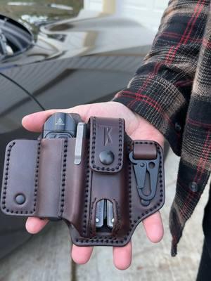 Your favorite tools deserve a solid carry. Shop handmade gear at www.taleofknives.com Check the MPU Flap XL Double Clip for bigger flashlights and multitools. Everyday carry tool belt organizers for multitools, flashlights and more! #SmallBusiness Artisan crafted on the west coast in the #pnw Oregon! #toolsofthetrade #shopsmall #belts #boots #multitool #pen #flashlights #olight #prime #ttshop #smallbusinesscheck #americanmuscle #locallymade