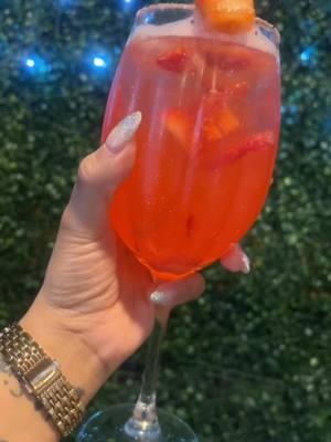 #fresita #fuerzaregidaoficial #ValentinesDay #valentinesdrink #strawberrylemonade #margarita #besties #cocktails #@Los Cuates Restaurant @Irma Suarez @shop.enmodobestia 