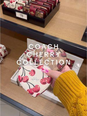 coach does it again with the cherry print 😍🍒🫶🏼 this is my new favorite holiday  #coach#coachoutlet#coachcherrycollection#cherry#cherryprint#wallet#purse#pursecollection#pursecollector#coinpouch#keychain#ValentinesDay 