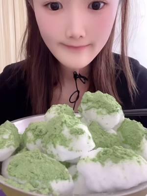 white ice chunks covered in matcha . #1heartice #2heartice #ice #asmr #icelover #icelovers🤤  #icelovers #viral #fyp #iceeatingasmr #iceeatingsound #iceeatingvideos #iceeating #whiteice #whiteiceeating #whiteiceasmr #softice #softiceeating #matchaiceeating #matchaice #matchapowder 