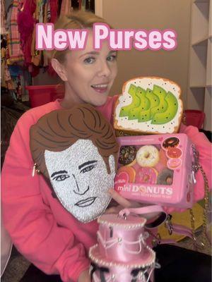 This is the purse of a killer, Bella #twilight #twilightfan #edwardcullen #edwardcullenpurse #titsoak #avocadotoast #avocadopurse #cakepurse #donutpurse #noveltyhandbag #noveltypurse #noveltypursecollection #pursecollection #pursecollector #moriahlovespurses 