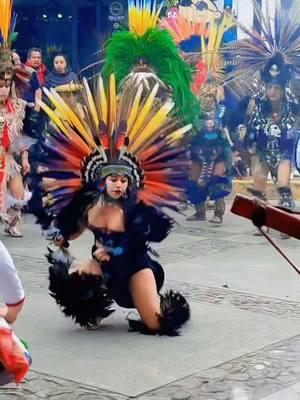 🪶🔥 Mujer Danzante, Fuerza Ancestral 🔥🪶 Cada paso es poder, cada giro es historia. 🌿✨ #GuerreraMexica #FuerzaFemenina #DanzaAzteca #RaícesAncestrales #EspírituGuerrera RP: Dylan Germanotta