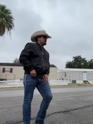 Me dijo tu amiga que tienes el cora roto 💔🤠🤫 #fypシ #parati #vaquero #trending #bailando #dancewithme #4upage #mcallentx #rgv 