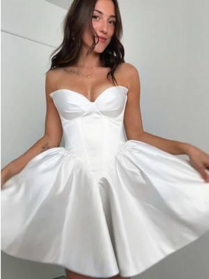 Valentina from @RosieEtienne 🤍#bridaloutfits #bridallook #2025wedding #2025bride #bridaldresses #rosieetienne #bridestyle 