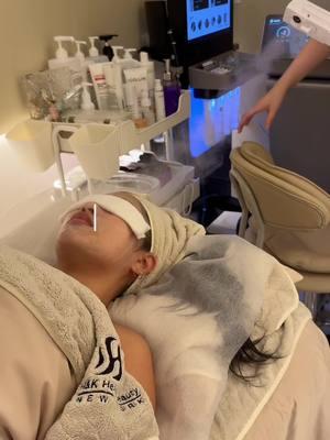 i swear trip prepping is almost as fun as the trip itself @hkhealthbeautymanhattan | #hkhealthbeauty #facial #hydrafacial #nycspa #nycfacial #travelplanning #glowupwithme 