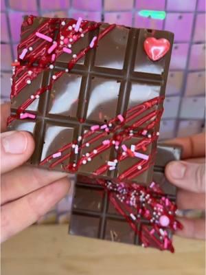 Valentines Day Chocolate Bars. #ValentinesDay  #vdaygift #chocolate #candybar #chocolatemaking #sprinkles #sweetapolita #fyp #giftideas 