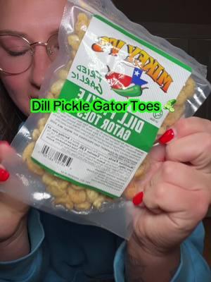 Dill pickle gator toes 🥒 #friedgarlic #garlic #dillpickle #pickle #snack #snacks #fyp #fypシ #tiktokshopaffiliate 