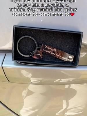 There are Spanish and English versions for you to choose from🫶🏻🫶🏻🤩🎉 #valentine #ValentinesDay #Love #TikTokShop #tiktokfinds #giftideas #gift #husband #boyfriend #bf #trending #son #keychain #car #safe #foryoulove #drivesafe 