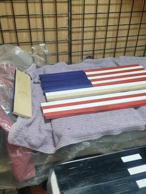 #OhNo missing one board for #wooden #americanflag. Will glue up other #flags using #titebond glue.  Staining board using #minwax stain   .   #wood  #pallets  #blessed   #neverlosefaith  #thankyoulord