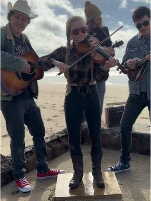 Seaside Fiddle Tune Vibes 👣 🌊 An origianal from @watertowerband #watertowerwednesday #fiddle #mandolin #oldtime #buckdance 