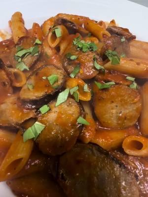 Penne Arrabbiata with Sausage 😛👌‼️ if you want something spicy pasta 🌶️ this is for you🥵 #FoodTok #foodtiktok #fyp #foryourpage #food #Recipe #ingredients #pennearrabbiata 