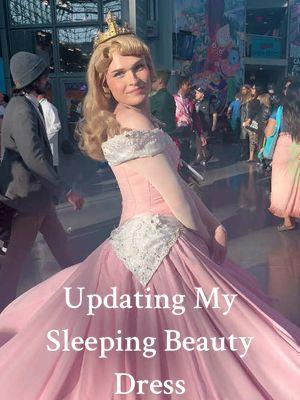 Part 7 y’all!!! This dress is such a labor of love so pls show her some love #sleepingbeauty #sleepingbeautycosplay #princessaurora #princessauroracosplay #aurora #auroracosplay 