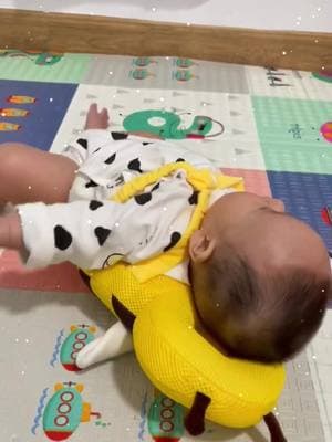 Protect your baby’s head by carrying a fall pillow when learning to walk #baby #babyproducts #pillow #bee #antifall #head #protecting #foryoupage #goodies #toddler 