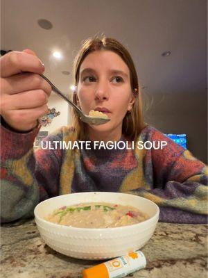 GET TF UPPPP 🫘🫘🫘 #italianmom #italianfood #italiancooking #italianrecipe #cookingvideos #cookingaesthetic #dinnerwithme #motherdaughter #pasta #pastaefagioli #fagioli #italiansoup #soup #pasta #pastabowl #DinnerIdeas #fyp 