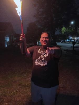 coach @Rex Tiumalu showing us how to take out the fire with just ine knife. this is a very common trick used before a doubles routine #fireknife #sivaafi #ailao #ailaoafi #tutorials #siva #samoa 