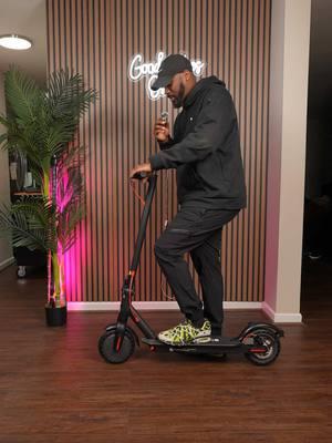 This Adult Electric scooter is pretty cool. 💯👌🏾 #electricscooter #escooter #electric #scooter #scooterlife #fastelectricscooter #tiktokmademebuyit #tiktokrefugee 