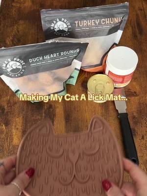 See below for cat food details for this cat lick mat creation 😋 Fancy Feast: Tender Chicken & Liver Feast Pate Oma’s Pride (code: TABTUX30): Duck Heart Rounds & Turkey Chunk Fera Pet Organics: Probiotics + Prebiotics #cat #catsoftiktok #cattok #catfood #feedmycat #catfoodtips #catlickmat #rawcatfood #rawpetfood #catfoodtoppers #catfoodprep #fyp 