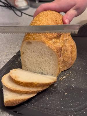 Love using my electric knife to cut into sourdough bread! Makes life so much easier #fyp #TikTokShop #electricknife #LifeHack #sourdough 