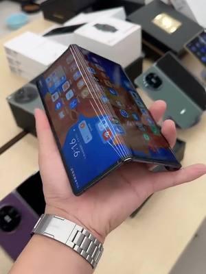 huawei folding smartphone hands-on #huawei #foldingphone #bestsmartphone 