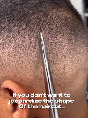 Not only is this good for preserving the shape of the cut but it’s just an over all great way to detail your blends! You can really pin point tight areas you want to refine ✅ #barber #barbertips #barbertechnique #barberfade #haircuttutorial 