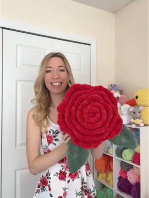 A BRAND NEW NO-SEW FLOWER PILLOW 😍🌹 Since I started making crochet flower pillows a few years ago, many people have asked for a rose pillow and it’s finally done! This might be my favorite flower pillow yet. This one is extra special to me because I made it for my wonderful mom, her name is Rose 🥰 Free pattern by me, coming soon! #crochet #flower #flowerpillow #valentines #jumbo #SmallBusiness #rose #freepattern #freecrochetpattern 