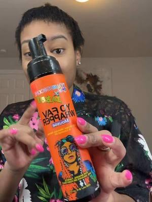 One of the best foams I've used on pixie cut new growth!! Get you some #kaleidoscope #dabrat #kaleidoscopehairproducts @KaleidoscopeHairProducts 