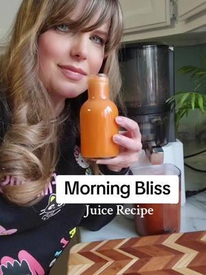 Hope you love this fresh juice recipe! It's high in vitamin C, minerals and enzymes. 🧡 #creatorsearchinsights #freshjuicerecipe #juicing #juicerecipe #freshjuice #carrotjuice  #juicetrend 