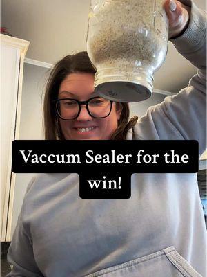 Storing your food in glass and removing as much air as you can will make your foods last longer I promise! #vacuumseal #masonjars #homesteading #tryingtohomestead #ad 