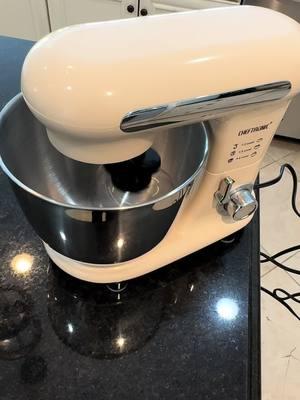 Bake bake bake!  #bake #baking #bakingrecipe #bakingszn #bakingtiktok #mixer #electricmixer #kitchengadgets #KitchenHacks #ttslevelup #giftguide #ttsdelightnow #cookies #cakedecorating #tiktokshopcreatorpicks 