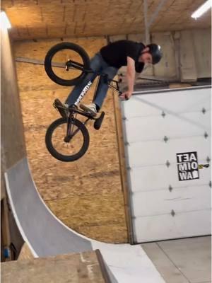 Ripping around this insane indoor shop skatepark, the lines are endless here @tylerfrenzel #danscomp #bmx #indoorpark #bmxpark #bestinbmx #alienation #indoorbmx 