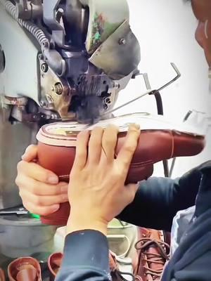 Goodyear welt process.Goodyear welt process#Martin's boots#zapato maquina#caldo machine#shoes machine#macchina scraps#ayakkabı makina