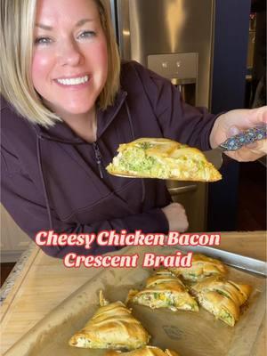 Cheesy Chicken Bacon Broccoli Crescent Dough Braid A must make! Perfect for football! 😋 Get the printable recipe on StephRealLife.com https://www.stephreallife.com/cheesy-chicken-bacon-crescent-braid/ #crescentdoughrecipes #crescentdoughbraid #footballfood #gamedayappetizers 