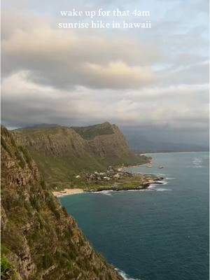 so worth it @Kelseyeddy @gianna_eddy #sunrisehike #sunrise #hawaii #hawaiihikes 