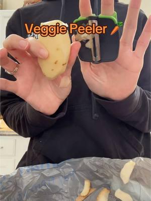 My new favorite peeler! #vegetablepeeler #peeler #kitchen #kitchengadgets #kitchentools #veggiepeeler #trending #fyp #viral #tiktokmademebuyit 