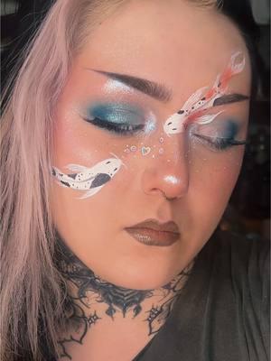 ✨ Koi Fish ✨ Shoutout @linsmakeuplooks for teaching me mid makeup look how to draw bubbles with your amazing tutorial 🫧 Products used: @JELLIWINK COSMETICS xl paint pots in black and white  @Blend Bunny Cosmetics primal, Ellis, and Machina palette  @urban decay brow blade in black out @Too Faced chocolate contour  @PLOUISE sunkiss miss blush and chill palette  @SHEGLAM concealer in buttercream @meltcosmetics so high mascara, galerina lippie, saint gloss, bride of frank powder  @madebymitchellusa blursh V2  @PinkyParadise white mesh contacts  @Unearthly Cosmetics cursed lip liner  @Makeup A Murder, INC. mustard gas white to set fishies, and death metal palette for shimmers, liquid death shadows in black for details  #koifish #koifishmakeup #makeup #makeupartist #glam #glitter #facepaint #facepainting #jelliwinkcosmetics #blendbunnycosmetics #meltcosmetics #makeupamurdercosmetics #pinkyparadisedotcom 