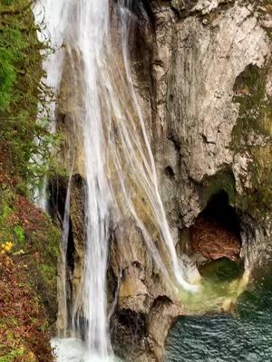 Nice hike to a cool #waterfall #washingtoncheck #pnwonderland #fyp #hikingtiktok #twinfalls #washington 