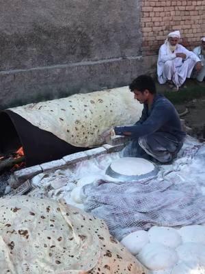 Worlds largest roti! Would you try it!? #roti #baking #carbs #Foodie #fyp 