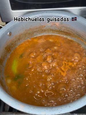 Habichuelas pintas guisadas    Ingredientes  Habichuelas  Ajo Verdura, ají  Ahuyama (si tú le quieres agregar) 1 chorito de aceite  1 chorrito de vinagre  1 cucharada de pasta de tomate  Pimienta 1 sopita  Sazon de tu preferencia (uso el mio)  Procedimiento: Llevar a hervir las habichuelas, ya blanditas procedes a sofreír verdura, cebolla , pimienta, ajo, sopita, vinagre y aceite luego integras ahuyama a las habichuelas, cuando el sazón esté sofrito lo agregas a las habichuelas Machacas parte de la ahuyama e integras a las habichuelas dejas que tome consistencia y luego sirves. Esto es si agregas ahuyama,  de lo contrario no es necesario  #recetadelarubia #habichuelasguisadas  @blondys.house  @cocinando_con_lissett