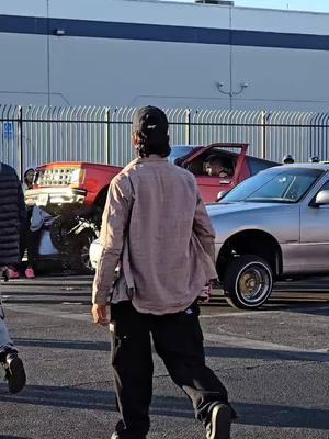 Los Angeles Sunday funday! Lowrider hopping off! 😎☀️🚗 #Lowriders #SundayFunday #LA #Cars #twotwosteele 