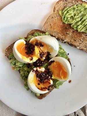 Open egg sandwich for breakfast 🍳  I cooked eggs for 7 minutes and cooled them in an ice bath for 5 minutes to achieve the perfect texture. Then, I mashed some avocados with avocado oil, a touch of salt, and a dash of black pepper. To top it off, I added a spread of chili oil before serving. It turned out to be both delicious and packed with protein! #simplerecipes #eggrecipes #EasyRecipes #ethiopainfoodie #Foodie #brunchideas #breakfastideas