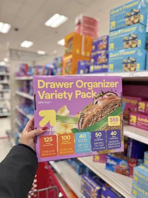 #Ad This up&up variety pack from @Target is a must have in my kitchen 😌It is perfect to have all your plastic storage bags neatly organized in your drawer. The quality is amazing at an affordable price. I love that it already has the cut outs to easily punch out and quickly insert in your drawer. There’s nothing better than an organized kitchen, so make sure to grab yours on your next Target run.  Link to my Target Storefront is in my bio @targetfanatic  #MadeforYou . . . #Targetfanatic #targetstyle #target #Upandup #kitchenneeds #kitchenmusthaves #organizing #targetlife #Targetfinds #targetmom #targethaul #targetrun #targetkitchenfinds