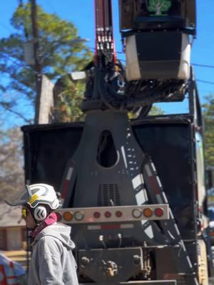 Hauling loads all day-every day! #mack #debris #grappletruck #operator #cdl #palfinger #debrishauling #treeindustry 