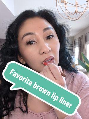 Brown lip liner is so pretty you just gotta find the right shade for you! My personal fav is @onesize lip snatcher lip liner in Rent Due and go over it with a gloss like @TULA skincare rose glow+ get it in Rose Bone + Mine! What's your fav brown lip liner combo? Don't talk that mess saying brown liner doesn't look good because it does. 💯 #brownlipliner #onesizelipliners #tularoseglowandgetit 