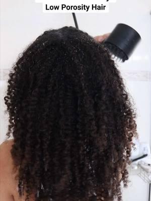 Porosidad baja 🤦🏽‍♀️ Low porosity hair 😭. #hairtok #cabellorizado #fy #fyp #foryou #naturalhair 