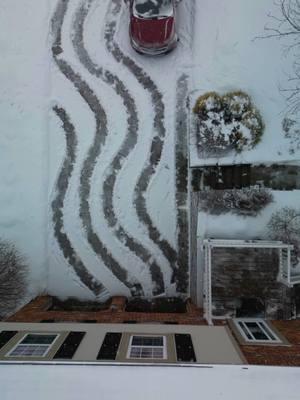 I'm not sure I like the squiggles as much as direct lines. #shovel #driveway #snow 