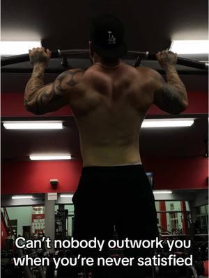 Never satisfied !!! #outwork #workout #workoutroutine #mindset #fyp #gym #gymmotivation #fitness #fitnessmotivation #calisthenics #pullups #backworkout #muscles