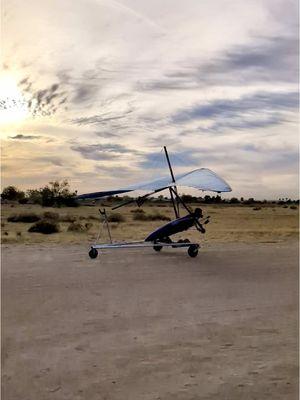 Flying up into the sunset 😍 One of the most beautiful sunsets from our recent Arizona trip 🧡 #hanggliding #flygirl #femalepilot #launch #arizonasunset #flying