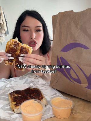 TRYING *NEW* CHEESY DIPPING BURRITOS FROM TACO BELL @tacobell #cheesydippingburritos #dippingburritostacobell #mukbang #tacobell #newmenuitem #cheesydippedburritos #steakdippingburrito #chickendippingburrito #tacobellnewmenuitem 